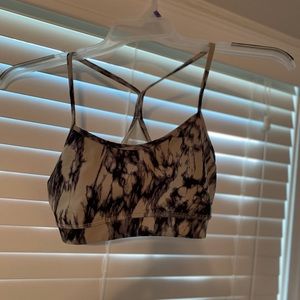 Matching Lululemon Sports Bra and Leggings (Capri)